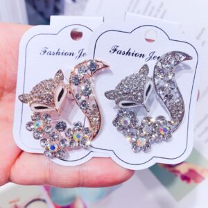 Korean version zircon fox animal brooch pin for woman fashion sweater coat hat scarf clothing accessories luxury banquet jewelry