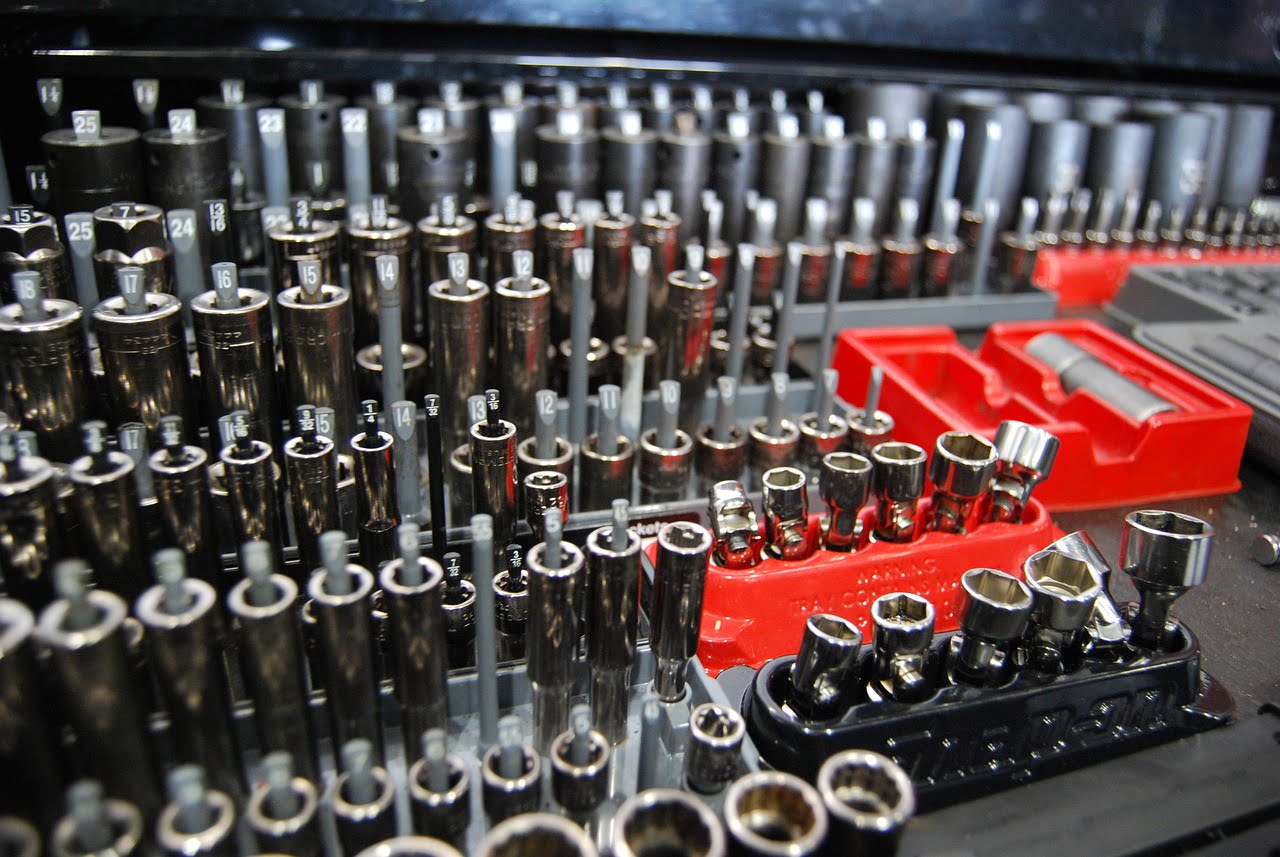 Top 5 Must-Have Handyman Tools for Every DIY Enthusiast