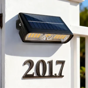 Solar Wall Spotlight with Warm White LEDs – 800lm, IP65 Waterproof, Auto On/Off
