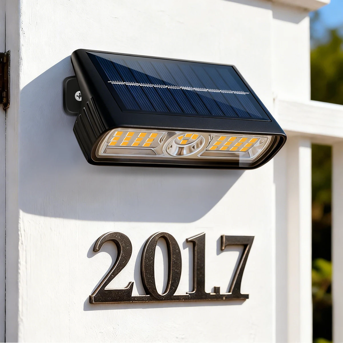 Solar Wall Spotlight with Warm White LEDs – 800lm, IP65 Waterproof, Auto On/Off Solar Wall Spotlight with Warm White LEDs – 800lm, IP65 Waterproof, Auto On/Off
